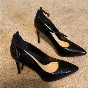 Jessica Simpson black pumps